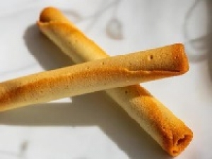 即日～長期(スタート日相談OK)【未経験OK / 週3日～OK 】時給1500円＋交通費 / 週払いOK『新宿京王』ロール型のクッキーは代表商品！手土産、日本土産の大定番！箱入り・袋入り洋菓子販売◇20代.30代.40代女性活躍中＜専用フォーム返信＆オンラインで登録OK＞FD-T-yoku-long-haken①-d