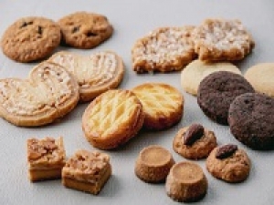 【未経験OK / 食品・洋菓子販売デビュー歓迎】即日～長期＜洋菓子販売 / 新宿高島屋＞香り高いチョコレート、ヨーロッパの伝統菓子など、高級感あるパッケージでも有名な老舗洋菓子店◇時給1550円＋交通費 / 週払いOK / 20代.30代.40代.50代前半の女性活躍中！＜専用フォーム返信＆オンラインで簡単登録＞FD-T-dml②-d