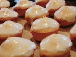 ■■大量募集■■ 未経験OK！書類選考のみ【洋菓子の短期催事販売】短期＜6/11～6/17　池袋東武＞モンドセレクションも受賞！爽やかな香りと程よい甘味が♪爽やかなレモン風味と濃厚なチーズが絶妙のレモンケーキ等の販売♪ 時給1350～1450円＋交通費・週払いOK・週3～5日OK・未経験OK・学生さん/20代.30代.40代男女活躍中！＜専用フォーム返信＆オンラインで簡単登録＞tan-F-shuku①-lemon