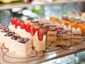 即日～長期『ブールミッシュ / 横浜高島屋』マカロン・ギモーヴ・スイーツ洋菓子販売/フランス菓子販売◇手土産人気も高い見た目も可愛いスイーツブランド＜時給1500円＋交通費＞制服貸与 / 週払いOK / 20代.30代.40代.50代前半 女性スタッフさん多数活躍中！＜専用フォーム返信＆オンラインで簡単登録＞FD-T-buru①-d