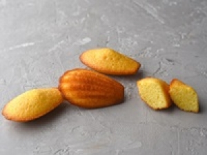 年末年始の洋菓子販売　12/21～1/5【金・土・日含む週4日 /8:00～13:30時短】未経験歓迎！NYスタイルのチーズ菓子専門店で洋菓子販売＜東京駅構内＞時給1700～1800円＋交通費 / 週払いOK / Wワーク / 扶養内 / 何かしらの販売経験があればOK / 期間限定の好条件＆高時給 / テキパキ動く事が好きな方におススメ！学生.20代.30代.40代女性スタッフさん活躍中！＜専用フォーム返信＆オンラインで簡単登録＞tan-F-pl-nyperf