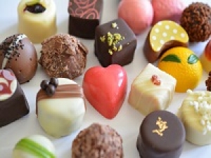 【レジなし】未経験歓迎◇洋菓子販売デビュー歓迎【チョコレート催事販売】11/12.14.16.17＜川越丸広＞リーフ型のチョコレートやロリポップ型チョコレート、キュートなビジュアルなチョコレートが揃うSHOPで販売【12:00～18:30実働6H】時給1350～1450円 / 交通費支給 / 週払いOK / 書類選考のみ / スニーカーOK / 学生.20代.30代.40代.50代女性活躍中！＜専用フォーム返信＆オンラインで簡単登録＞tan-F-monro.lepp.bell①