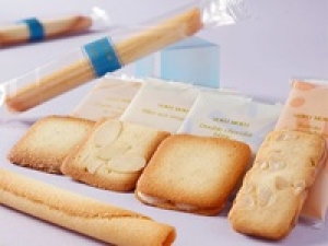 ＜マネキン＞即日～長期【未経験OK / 週3日～OK 】日給11000円＋交通費『YOKUMOKU（ヨックモック）新宿高島屋』ロール型のクッキー「シガール」はヨックモックの代表商品！手土産、日本土産の大定番！箱入り・袋入り洋菓子販売◇学生.20代.30代.40代女性活躍中＜専用フォーム返信＆オンラインで登録OK＞FD-T-yoku-long-mane①-ｄ