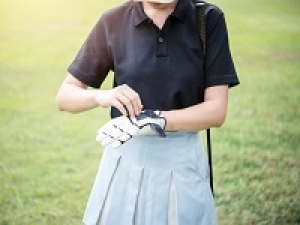 ＼今だけ！来社登録特典！商品券プレゼント♪／■□長期□■経験者・急募＜A.P.C. GOLF / アーペーセーゴルフ　新宿高島屋＞◆レディース＆メンズアパレル販売◆フレンチカジュアルブランドのゴルフライン！シンプルで形も綺麗なデザインは日常の着こなしにも使える◆20代・30代男女スタッフさん活躍中◆時給1450円～1600円(経験有)・交通費支給・週払いOK・社保有給完備・駅から徒歩5分以内＜WEB/来社 選べる登録方法◆履歴書不要＞ AP-g-apc