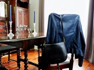 ■長期■週3～4日■時給1500円(経験有)+交■未経験OK■＜御殿場アウトレット＞大人気！NY生まれの有名ブランドで販売◇スタイリッシュで使い心地良いアイテムはオフィスでもプライベートでも活躍♪ ◇ウィメンズ・メンズアパレル＆バッグ・レザー小物＆アクセサリー・ジュエリー＆シューズ＆時計等【車通勤OK・週払いOK・社販なし / 制服貸与・社保有給完備・20代,30代女性スタッフ活躍中】＜専用フォーム返信＆オンラインで簡単登録＞AP-T-micha-out