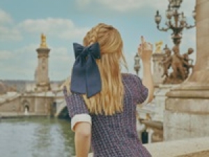 【正社員】ストアスタッフ募集＜ALEXANDRE DE PARIS (アレクサンドル ドゥ パリ) 　新宿伊勢丹＞ラグジュアリーなヘアアクセサリーブランドで販売■アパレル・服飾販売経験者歓迎！【年俸250～300万円 / 福利厚生充実 / 20代,30代女性活躍中】AP-T-ale