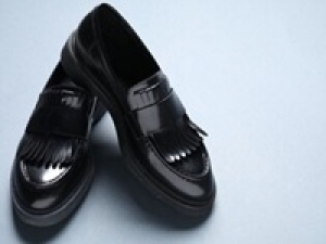 【レディースシューズ】即日～長期 ＜ハーモニープロダクツ  セレクト /  吉祥寺東急＞可愛いからきれい目までバリエーション豊富なレディースシューズブランドのセレクトショップで販売◇ 時給1500円(経験あり)＋交通費 / 週払いOK / 私服勤務 / 20代.30代.40代女性スタッフさん活躍中！＜専用フォームの返信＆オンラインで登録OK＞AP-T-harm-d