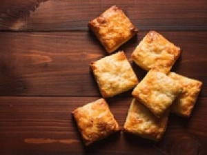 即日～4/30【週4日 / 17:00～21:00時短】未経験歓迎！洗練されたスタイリッシュなスイーツが人気！洋菓子販売＜日本橋高島屋＞時給1500～1600円＋交通費 / 週払いOK / Wワーク / 扶養内 / 何かしらの販売経験があればOK / 期間限定の好条件＆高時給 学生.20代.30代.40代女性スタッフさん活躍中！＜専用フォーム返信＆オンラインで簡単登録＞tan-F-pl①-gny