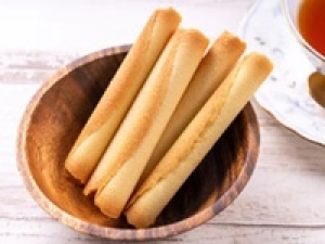 ◆即日～長期(スタート日相談OK)【未経験OK / 週3～5日】日給12000円＋交通費『銀座三越』ロール型のクッキーは代表商品！手土産、日本土産の大定番！箱入り・袋入り洋菓子販売◇20代.30代.40代女性活躍中！＜専用フォーム返信＆オンラインで登録OK＞FD-T-yoku-long-mane