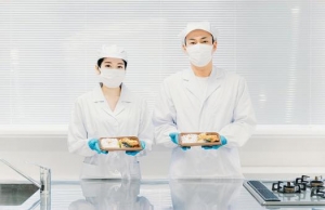 ゆっくり午後から勤務14:00～20:00◇Wワークや家事との両立も◎＜両国＞食品メーカーで軽作業◇仕出し弁当の盛り付けや弁当箱の組み立て作業◇難しい作業はないから未経験でもＯＫ！◇時給1350円＋交通費◇14:00～20:00◇土日含む週5日◇男女歓迎・年齢不問！＜専用フォームの返信＆オンラインで登録OK＞　OT-T-miya-sagyo