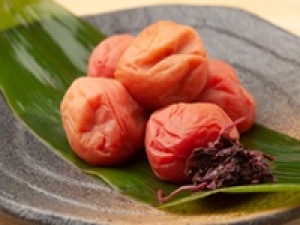 食品未経験歓迎！10/29～11/4【丸福本舗  /  中野マルイ】 やさしく上品な美味しさ◇紀州産南高梅の販売◇日給13000円＋交通費(時給換算 1700円以上) / 何らかの販売経験があればOK / 10:30～19:30ワンシフト / 扶養内 / Wワーク / 学生/20代.30代.40代.50代.60代前半 女性活躍中！＜専用フォーム返信＆オンラインで簡単登録＞tan-F-maruf