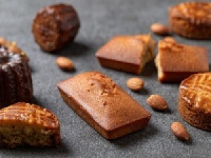 【お友達同士も歓迎】＜4/1～4/20　東京駅構内＞時給1450～1550円＋交通費◇洋菓子デビュー歓迎◇手土産でも定番！香ばしい焼き菓子やしっとり食感でリピーターさんも続出！袋入り、箱入り洋菓子販売◇ 週払いOK・週3～・未経験OK・Wワーク・扶養内・学生さん/20代.30代.40代男女活躍中！＜専用フォーム返信＆オンラインで簡単登録＞tan-F-shuku②-bata