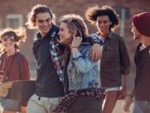 ■4/1～長期■Operation(ストック業務)■時給1600円(経験あり)+交通費支給■＜Ralph Lauren（ラルフローレン）表参道店＞ストックヤードでの商品補充＆整理作業がメイン■まずは3ヶ月、その後長期に切替OK【週払可・制服貸与or私服を選べる・アパレル販売未経験者OK・20代,30代,40代,50代前半スタッフ活躍中】＜専用フォーム返信＆オンラインで簡単登録＞AP-T-Rah-in