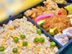 マネキン＜即日スタート/6ヶ月～1年間　期間相談OK＞横浜発祥★美味しいシュウマイで有名！！売り切れ必須のシウマイ弁当の販売♪＜EXPASA足柄（下り）＞ 日給12000円＋交通費 　月給例26万円～ / 制服貸与あり / 車通勤あり/ 研修あるので安心してお仕事スタート/  スタート日ご相談下さい☆ ＜専用フォーム返信＆オンラインで簡単登録＞FD-T-kiyo