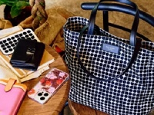 ■長期■時給1650円以上(経験有)+交通費■＜kate spade new york／ケイトスペード　酒々井アウトレット＞■未経験OK■アメリカ発の人気ファッションブランドでバッグ・革小物販売♪ 【シンプルな私服勤務OK／週払可／社保有給完備／駅から徒歩5分以内／20代,30代,40代女性スタッフ活躍中／スタート日ご相談ください】 ＜WEB登録/ 専用フォーム返信でOK＞AP-g-kate