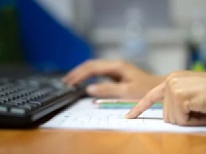 ■時給UP期間中■紹介予定派遣【EC業務 / 和菓子受注・発送関連】即日～長期＜昭島＞おかき専門店でおかき・あられなどの和菓子の受注＆発送◇時給1500円＋交通費◇週5日 / 水・日公休◇9:00～17:00◇実働7時間◇20代.30代.40代.50代前半 男女スタッフさん活躍中！週払いOK / 社保完備 / 有給あり＜専用フォーム返信＆オンラインで簡単登録＞FD-T-okaki①