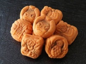 未経験歓迎！【年末年始の短期販売STAFF / 週3～5日】即日～1/中旬  ＜日本橋三越＞縁起もよく可愛らしい鳥型のサブレーは鎌倉銘菓！鎌倉発の老舗店で和菓子販売◇時給1400～1500円＋交通費 / 週払いOK / 20代.30代.40代女性活躍中！＜専用フォーム返信＆オンラインで簡単登録＞tan-F-toshim