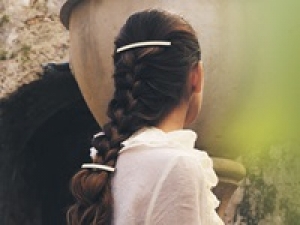 【正社員】ストアスタッフ募集＜ALEXANDRE DE PARIS (アレクサンドル ドゥ パリ) 　GINZA SIX＞ラグジュアリーなヘアアクセサリーブランドで販売■アパレル・服飾販売経験者歓迎！【年俸250～300万円 / 福利厚生充実 / 20代,30代女性活躍中】AP-T-ale