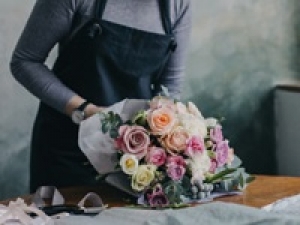 【✿青山フラワーマーケット✿ 母の日アレンジメントスタッフ】時給1500円＋交　＜5/7(木)・5/8(金)　ペリエ稲毛＞ライフスタイル&times;フラワーがコンセプト★パリのマルシェのようなおしゃれなフラワーショップでブーケ制作◇販売/レジなし◇ 週払いOK / 扶養内 / スニーカーOK / 駅チカ / 20代.30代.40代.50代女性スタッフさん活躍中！＜専用フォーム返信＆オンラインで簡単登録＞tan-O-aofla