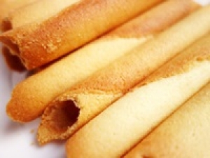 即日～長期(スタート日相談OK)【未経験OK / 週3日～OK 】時給1500円＋交通費 / 週払いOK『東京駅一番街』ロール型のクッキーは代表商品！手土産、日本土産の大定番！箱入り・袋入り洋菓子販売◇20代.30代.40代女性活躍中＜専用フォーム返信＆オンラインで登録OK＞FD-T-yoku-long-haken①-d