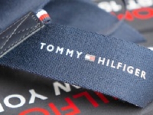 【9/1～9/30 ※MAX10/末まで相談OK】時給1450円＋交通費＜TOMMY HILFIGER (トミーヒルフィガー)　町田小田急＞クラシックなアメリカンスタイルのNYブランド『メンズ・レディース・キッズ複合店』アパレル販売◇週払いOK◇20代.30代男女スタッフさん活躍中！＜専用フォーム返信＆オンラインで簡単登録＞tan-A-tomh-d