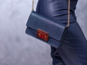 ■長期■時給1500円(経験有)+交■未経験OK■＜仙台港アウトレット＞大人気！NY生まれの有名ブランドで販売◇スタイリッシュで使い心地良いアイテムはオフィスでもプライベートでも活躍♪ ◇ウィメンズ＆メンズアパレル＆ジュエリー・アクセサリー＆バッグ・レザー小物＆シューズ＆時計など【車通勤OK・週払いOK・社販なし / 制服貸与・社保有給完備・20代,30代,40代男女スタッフ活躍中】＜専用フォーム返信＆オンラインで簡単登録AP＞AP-T-micha-out