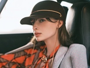 ◆長期◆＜ANAYI (アナイ)    新潟伊勢丹＞上質素材とシルエットの美しさで支持されるブランド！レディースアパレル販売◆時給1400~1500円・交通費支給・週払いあり・制服貸与あり・社販も可能・シンプルネイルOK◆20代,30代.40代半ば 女性スタッフ活躍中！＜専用フォームの返信＆オンラインで簡単登録＞ AP-T-ANAY