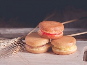 【和洋菓子の販売 / 新宿】即日～長期◇時給1500円＋交通費 / 週払いOK◇大人から子供まで人気！どら焼き、カステラ、焼きラスク、クッキーなど和洋菓子販売◇ 接客経験＆レジ経験があればエントリーOK / 包装経験者も大歓迎！20代.30代.40代.50代半ばの女性スタッフさん活躍中！＜専用フォーム返信＆オンラインで簡単登録＞FD-T-kuro②-d