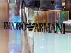 ■長期■時給1500円以上(経験有)+交通費■メンズ アパレル販売・バックヤード業務＜EMPORIO ARMANI｜エンポリオ アルマーニ 　横浜そごう＞イタリア発モード界の帝王ブランドのセカンドライン■遊び心あるデザインが魅力■週払い可・社保完備・社販不要・駅から徒歩5分以内・20代,30代男女スタッフ活躍中！＜専用フォームの返信＆オンラインで簡単登録＞AP-T-EA