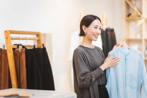 【所沢西武】経験を活かして即戦力に！キャリアUP・収入UPを目指したい経験者歓迎！アパレル・雑貨・コスメブランドで販売♪◇ブランド・勤務地・時給etc◇ウノにお任せ下さい！あなたの希望叶えます！◇時給1600円以上(経験者)・交通費支給・週払いOK・社保完備◇20代～40代男女活躍中！＜専用フォームの返信＆オンラインで簡単登録＞ AP-T-iroiro