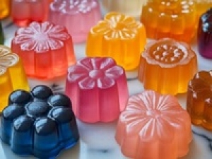 長期＜船橋東武＞◇宝石のような一粒サイズの果実ゼリーで有名！定番から季節菓子まで洋菓子販売◇時給1500～1600円＋交 / 週払いOK / 社保完備給 / 20代.30代.40代.50代前半 女性スタッフさん活躍中！＜専用フォーム返信＆オンラインで簡単登録＞FD-T-roku①-d