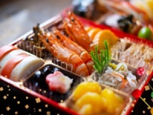 【未経験OK！年末おせち販売】12/26～12/31＜船橋東武＞日本の大手食品メーカー◇バラエティ豊かな定番からキャラクターとのコラボなど毎回大人気のおせち販売◇日給13,000円＋交通費 / 時給換算1,733円！何らかの販売経験＋レジ経験があればOK / 船橋東武のレジ経験者も大歓迎◇20代.30代.40代.50代女性スタッフさん活躍中！＜専用フォーム返信＆オンラインで簡単登録＞tan-F-kibn