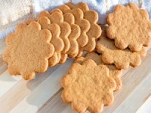 年末年始の洋菓子販売　12/8～1/5【週3日 / 8:00～17:00】未経験歓迎！花束のような可愛いラングドシャ等、話題の洋菓子店で販売STAFF＜東京グランスタ＞ 時給1500～1600円＋交通費 / 週払いOK / Wワーク / 扶養内 / 何かしらの販売経験があればOK / 期間限定の好条件＆高時給 / テキパキ動く事が好きな方におススメ！学生.20代.30代.40代女性スタッフさん活躍中！＜専用フォーム返信＆オンラインで簡単登録＞tan-F-pl-aud