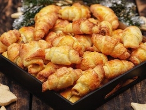 【紹介予定派遣】半年後には企業の直雇用☆★福岡三越のパン製造のお仕事★☆彡【時給1150～1200円＆交通費】★朝6時スタート！16時までに退社できます★三越百貨店を中心に展開♪ミニクロワッサンが人気！◇オンラインで登録OK！週払いOK！交通費支給◇fd-k-johsei②