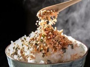 ■時給UP期間中■長期◇時給1550～1600円＋交通費◇佃煮店が作る高級ふりかけの販売◇有名老舗店でお仕事＜錦松梅(きんしょうばい)  東京大丸＞制服貸与あり /  週払い可 / 社保完備 / 有給あり / 20代.30代.40代.50代 女性スタッフさん多数活躍中！＜専用フォーム返信＆オンラインで簡単登録＞FD-T-ksho①-d