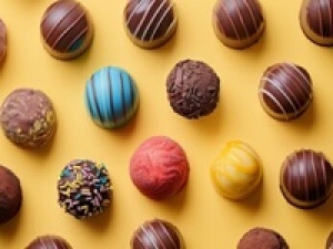 未経験歓迎◇洋菓子販売デビュー歓迎【チョコレート催事販売】年末12/18(設営)～12/29＜本厚木ミロード＞神戸発のリーフ型チョコレートSHOP＆横浜発のキュートなビジュアルが人気のチョコレートSHOPで販売【実働8H】時給1400～1500円 / 交通費支給 / 週払いOK / 書類選考のみ / スニーカーOK / 学生.20代.30代.40代.50代女性活躍中！＜専用フォーム返信＆オンラインで簡単登録＞tan-F-monro.bell①