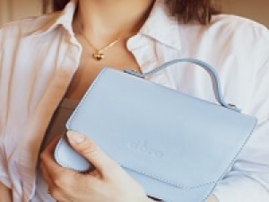 【SUMMER SALE 販売応援スタッフ】アパレル未経験・デビュー歓迎＜8/1～8/31　御殿場アウトレット＞シーズナル時給1750～1800円+交◇アメリカ発の人気ファッションブランドでバッグや革小物の販売補助＆バックヤード◇週払いOK / 車通勤の相談OK◇ 学生.20代.30代.40代女性活躍中！＜専用フォームの返信＆オンラインで簡単登録＞tan-A-sale-kate-d